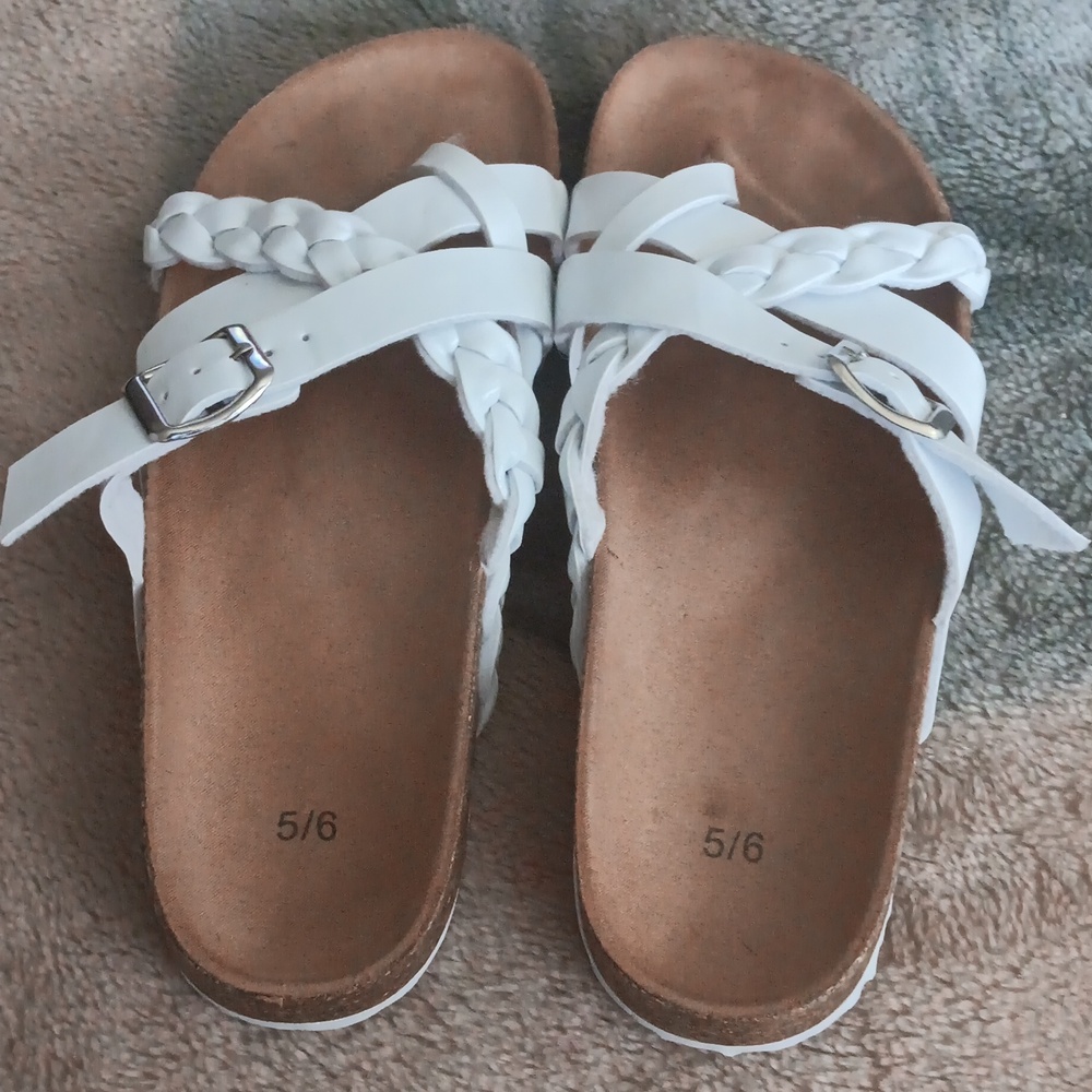 Sandles
